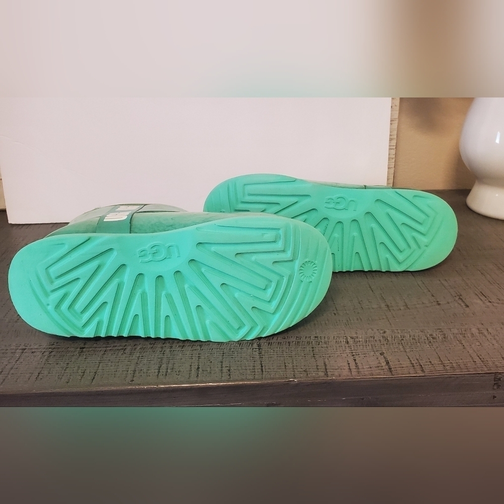 UGG Women Size 5 Aqua Boots - Picture 4 of 8
